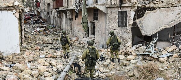 Les sapeurs russes poursuivent l'opération de déminage dans Alep-Est, en Syrie. - Sputnik Afrique