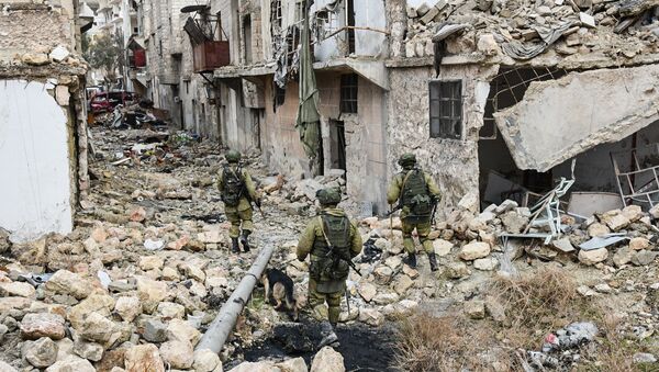 Les sapeurs russes poursuivent l'opération de déminage dans Alep-Est, en Syrie. - Sputnik Afrique
