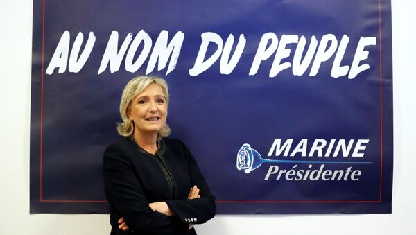 France's far-right National Front (FN) leader Marine Le Pen poses in front of a poster for her 2017 French presidential election campaign as she inaugurates her party campaign headquarters L'Escale in Paris, France, November 16, 2016. - Sputnik Afrique