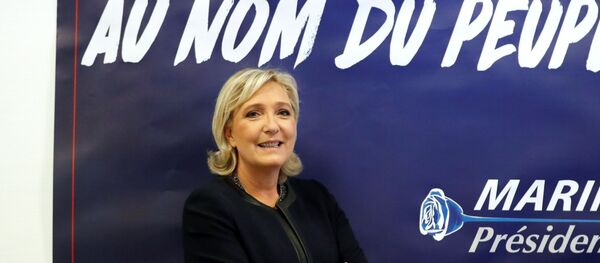 France's far-right National Front (FN) leader Marine Le Pen poses in front of a poster for her 2017 French presidential election campaign as she inaugurates her party campaign headquarters L'Escale in Paris, France, November 16, 2016. - Sputnik Afrique