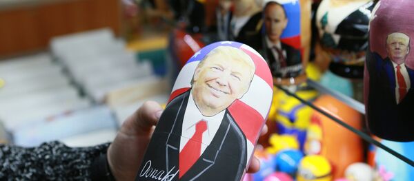 A Russian matryoshka doll with an image of US presidential candidate Donald Trump at a gift shop - Sputnik Afrique