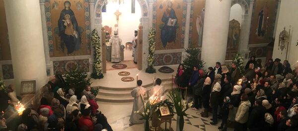 La messe dans l'église du centre culturel russe à Paris - Sputnik Afrique