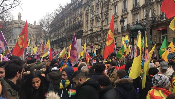 Des Kurdes manifestent à Paris en commémoration des trois militantes tuées en 2013 - Sputnik Afrique
