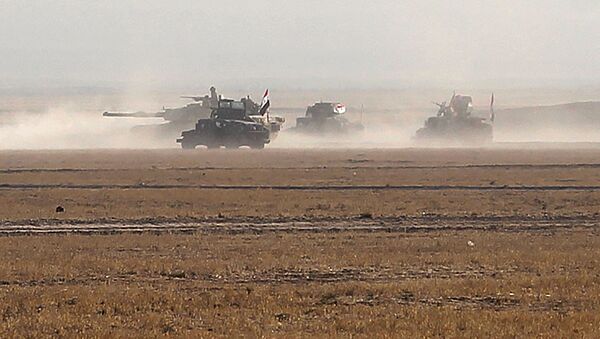 Колонна бронетехники в 45-и километрах от иракского города Мосул - Sputnik Afrique