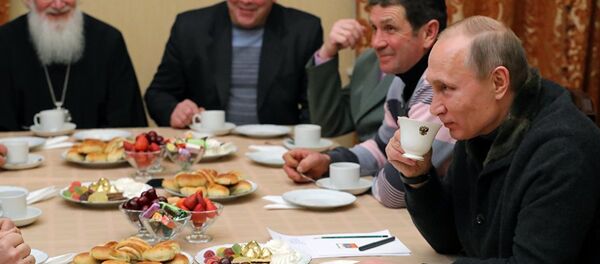 Путин с новгородскими рыбаками - Sputnik Afrique