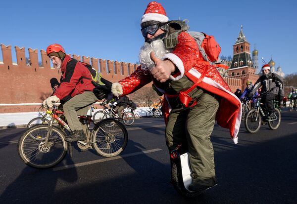 Deuxième parade cycliste d’hiver de Moscou - Sputnik Afrique