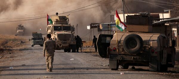 Smoke rises during clashes between Peshmerga forces and Islamic State militants in the town of Bashiqa, east of Mosul, during an operation to attack Islamic State militants in Mosul, Iraq, November 7, 2016 - Sputnik Afrique