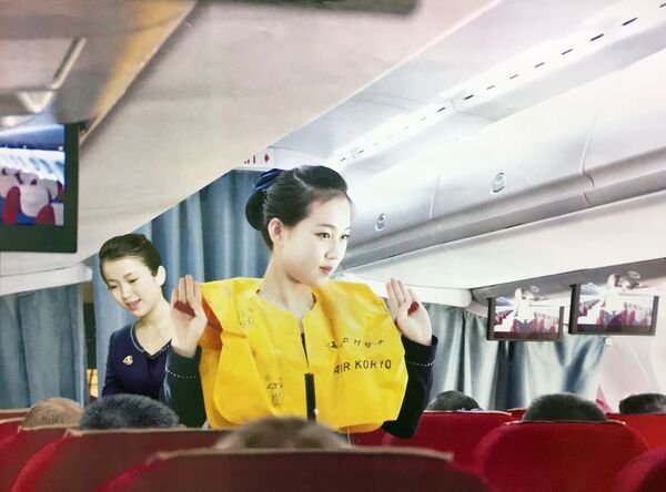 Les plus belles hôtesses de l'air nord-coréennes vous invitent à bord ! - Sputnik Afrique