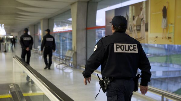 Police à l'aéroport de Roissy - Sputnik Afrique