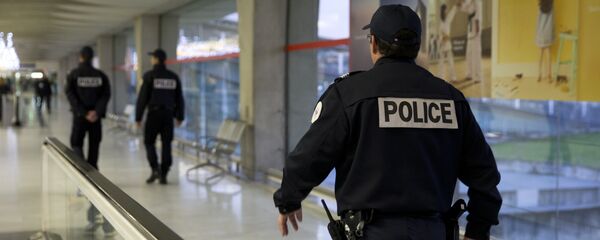 Un policier français - Sputnik Afrique