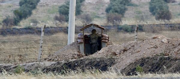 Un soldat turc à la frontière avec la Syrie - Sputnik Afrique