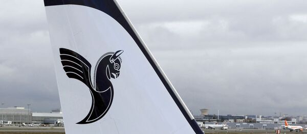 Лого иранской авиакомпании Иран Эйр на самолете A321 в аэропорту Франции - Sputnik Afrique