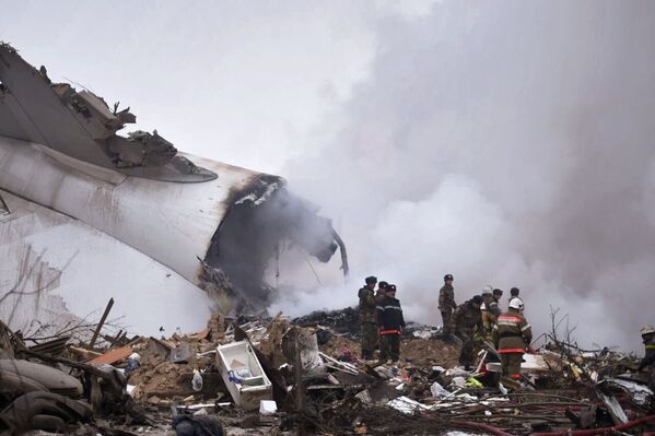 Opération de sauvetage suite au crash d’un avion-cargo au Kirghizstan - Sputnik Afrique
