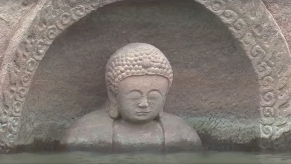 Un Bouddha noyé il y a 600 ans émerge de l'eau en Chine - Sputnik Afrique