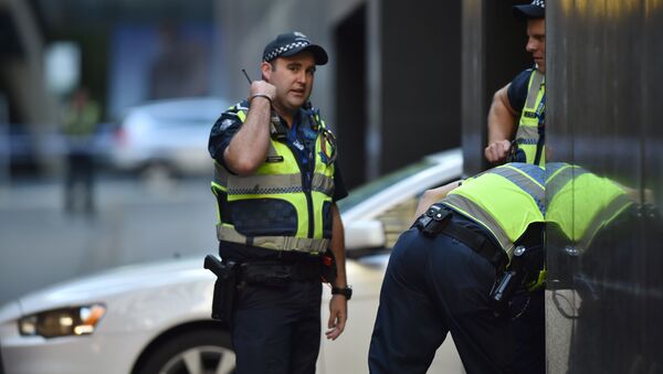 Police corden off Bourke Street after a car ploughed into pedestrians in the centre of Melbourne on January 20, 2017 - Sputnik Afrique