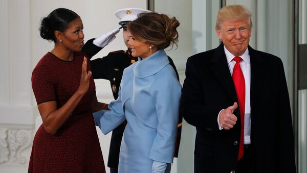 Michelle Obama, Melania Trump und Donald Trump - Sputnik Afrique