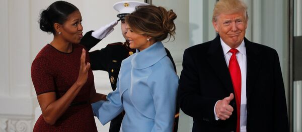 Michelle Obama, Melania Trump und Donald Trump - Sputnik Afrique