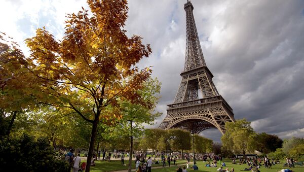La Tour Eiffel à Paris - Sputnik Afrique
