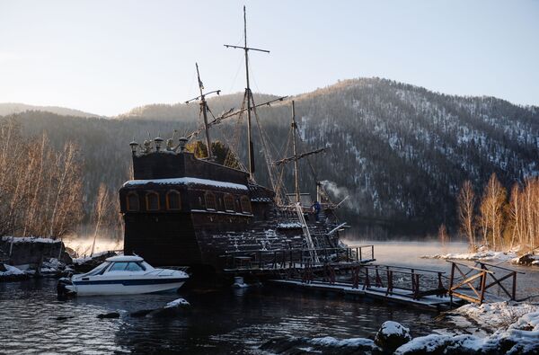 Le navire des pirates des Caraïbes jette l’ancre… en Sibérie! - Sputnik Afrique