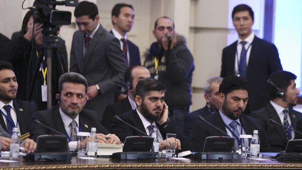 Mohammad Alloush (C), the head of the Syrian opposition delegation, attends Syria peace talks in Astana, Kazakhstan January 23, 2017. - Sputnik Afrique
