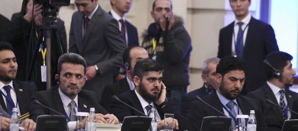 Mohammad Alloush (C), the head of the Syrian opposition delegation, attends Syria peace talks in Astana, Kazakhstan January 23, 2017. - Sputnik Afrique