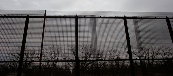 A view of a section of the U.S.-Mexico border fence in El Paso, U.S., January 17, 2017. Picture taken January 17, 2017 A view of a section of the U.S.-Mexico border fence in El Paso, U.S., January 17, 2017. Picture taken January 17, 2017 - Sputnik Afrique