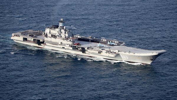Британские ВМС и ВВС сопровождают российские корабли Адмирал Кузнецов и Петр Великий - Sputnik Afrique