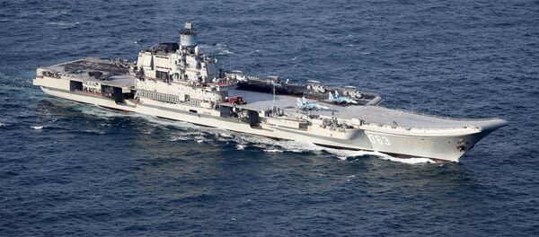 Британские ВМС и ВВС сопровождают российские корабли Адмирал Кузнецов и Петр Великий - Sputnik Afrique
