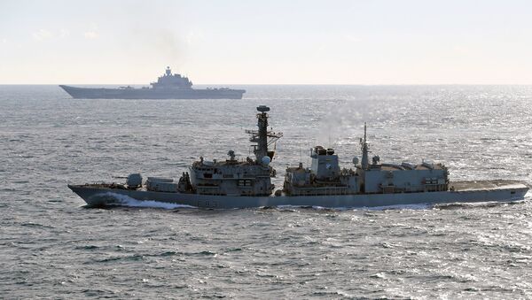 Des navires britanniques escortent le porte-avions Amiral Kouznetsov - Sputnik Afrique