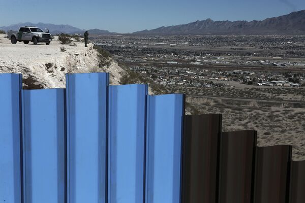 Le mur de Trump et le destin des clandestins mexicains aux États-Unis - Sputnik Afrique