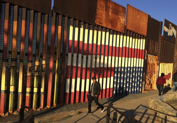 Le mur de Trump et le destin des clandestins mexicains aux États-Unis - Sputnik Afrique
