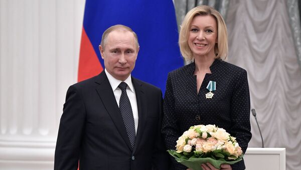 Vladimir Poutine et Maria Zakharova - Sputnik Afrique