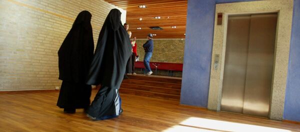 Le port de la burqa et du niqab désormais passible d'amende en Autriche - Sputnik Afrique