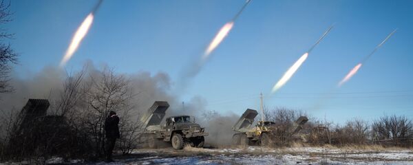 Militaires ukrainiens, lance-roquettes multiples Grad - Sputnik Afrique