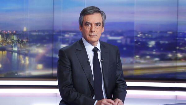 Francois Fillon, former French prime minister, member of The Republicans political party and 2017 presidential candidate of the French centre-right, is seen prior to a prime-time news broadcast in the studios of TF1 in Boulogne-Billancourt, near Paris, France, January 26, 2017 - Sputnik Afrique