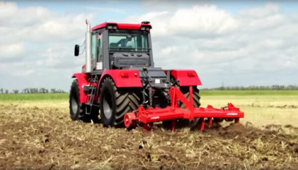 Le tracteur K-744R4 - Sputnik Afrique