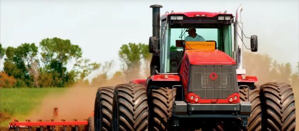 Le tracteur Kirovets K-744R4 Le tracteur Kirovets K-744R4 - Sputnik Afrique