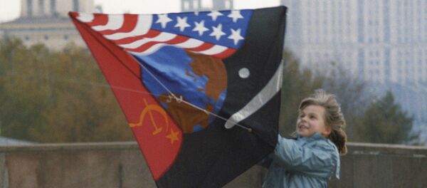 Джейн Паркер Амороуз из Денвера запускает воздушного змея Джейн Паркер Амороуз из Денвера запускает воздушного змея - Sputnik Afrique