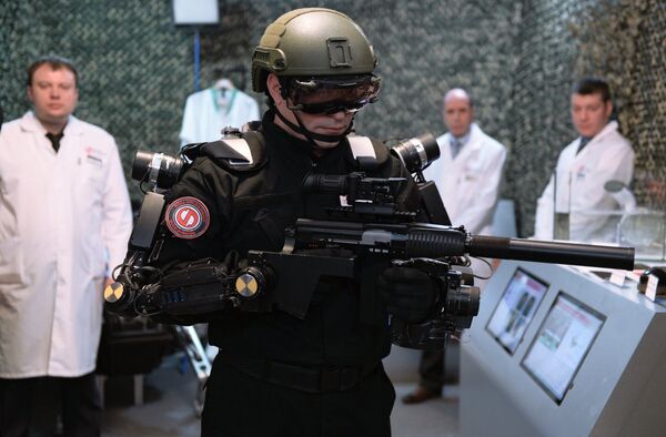 La présentation de l'exosquelette militaire au Conseil de la Fédération de Russie à Moscou - Sputnik Afrique