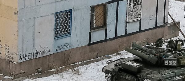The Organization for Security and Cooperation in Europe (OSCE) cars and tanks are seen in the government-held industrial town of Avdiyivka, Ukraine February 1, 2017. - Sputnik Afrique