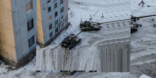 Tanks are seen in the government-held industrial town of Avdiyivka, Ukraine February 1, 2017. - Sputnik Afrique