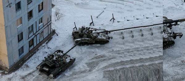 Tanks are seen in the government-held industrial town of Avdiyivka, Ukraine February 1, 2017. - Sputnik Afrique