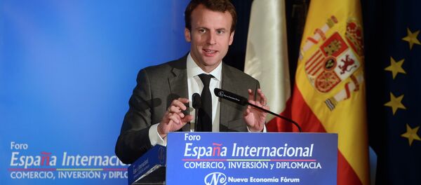 French Minister of Economy, Industry and the Digital Economy, Emmanuel Macron speaks as he takes part in the New Economy Forum in Madrid on July 10, 2015 - Sputnik Afrique