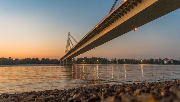 Le pont de la Liberté à Novi San traversant la Danube - Sputnik Afrique