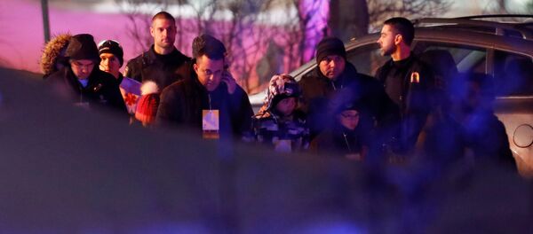 People leave a mosque after a shooting in Quebec City, Canada, January 29, 2017 - Sputnik Afrique
