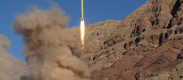 Un missile balistique Qadr à longue portée est lancé dans les montagnes d'Alborz, dans le nord de l'Iran, le 9 mars 2016 - Sputnik Afrique
