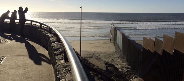 На американско-мексиканской границе - Sputnik Afrique