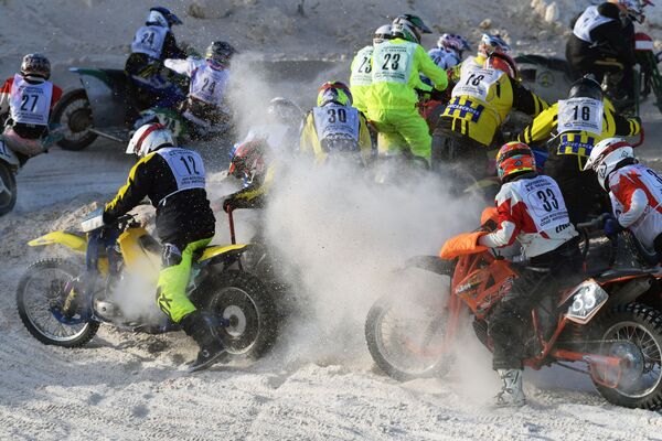 Région de Moscou: une coupe de motocross en hommage au pilote Tchkalov Région de Moscou: une coupe de motocross en hommage au pilote Tchkalov - Sputnik Afrique