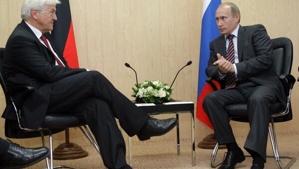 Vladimir Poutine parle à Frank-Walter Steinmeier, le 10 juin 2009 - Sputnik Afrique