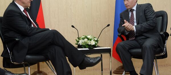 Vladimir Poutine parle à Frank-Walter Steinmeier, le 10 juin 2009 - Sputnik Afrique